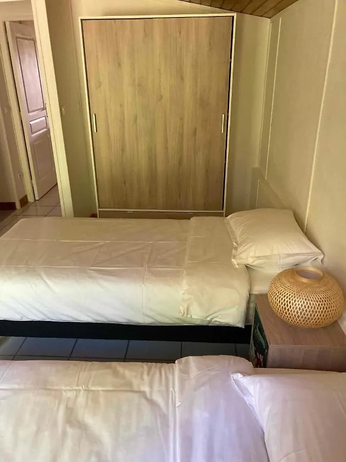 Residence Les Chenes Parisot  프랑스